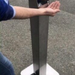 Spender für Desinfektionsmittel Standmodell mit Fußpumpe zur berührungslosen Bedienung