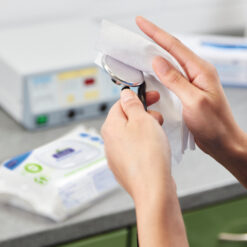 Bacillol 30 Sensitive Green Tissues, Materialschonende Reinigungs- und Desinfektiontücher für sensible Oberflächen.